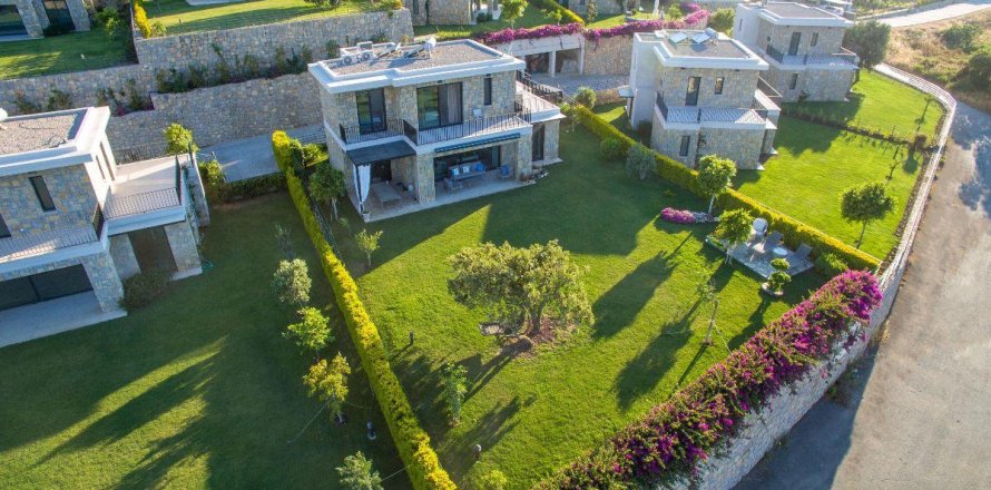 3+1 Villa  in Bodrum, Mugla, Turkey No. 215380