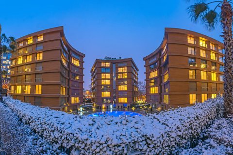 آپارتمان در Üsküdar،  Istanbul ، ترکیه 4 خوابه ، 226 متر مربع.  شماره 215116 - 2