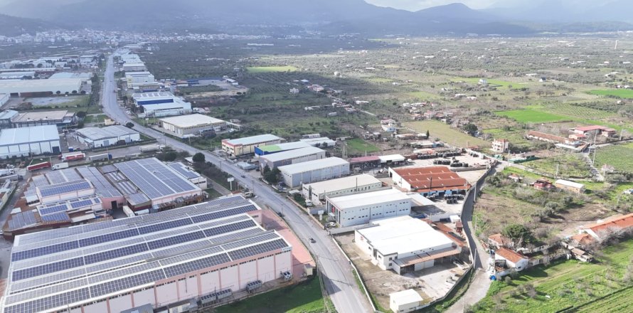 Коммерческая недвижимость  2000м2 в Кемальпаше, Измир, Турция №223277