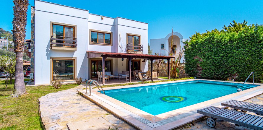 5+1 Villa  in Yalikavak, Mugla, Turkey No. 215588