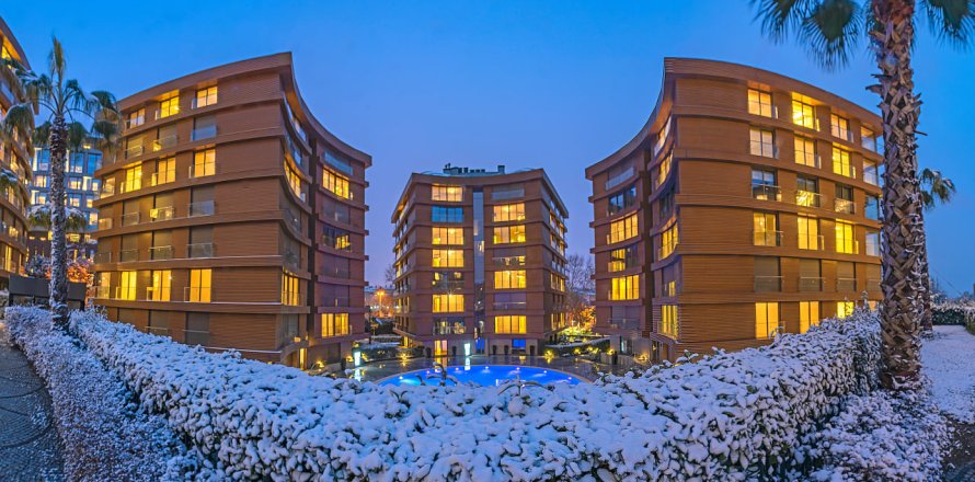 آپارتمان در Üsküdar،  Istanbul ، ترکیه 4 خوابه ، 338 متر مربع.  شماره 215117