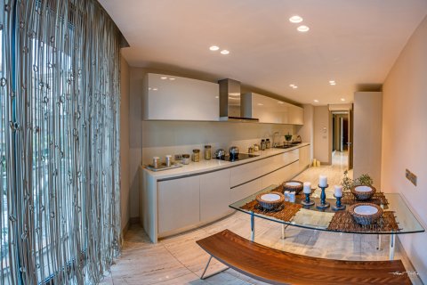 آپارتمان در Üsküdar،  Istanbul ، ترکیه 4 خوابه ، 226 متر مربع.  شماره 215116 - 11