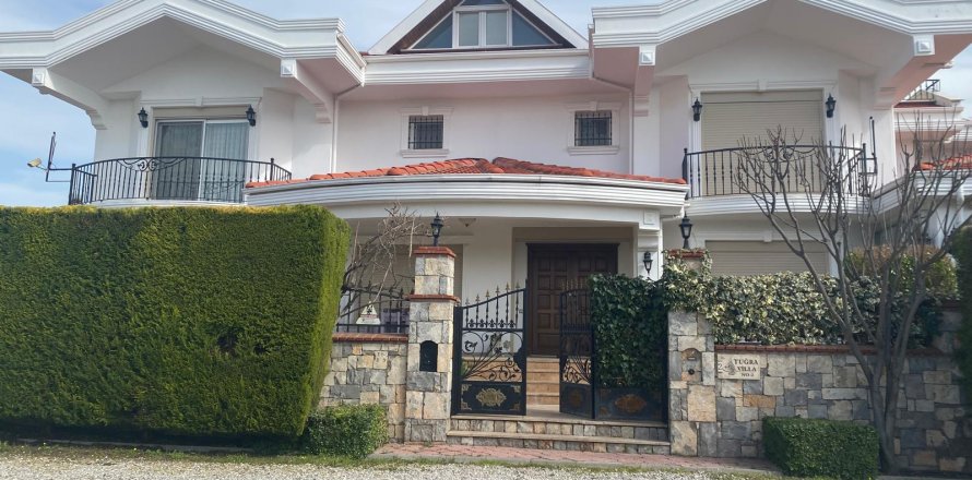 ویلا در  Fethiye ، ترکیه 2 خوابه ، 485 متر مربع.  شماره 223191