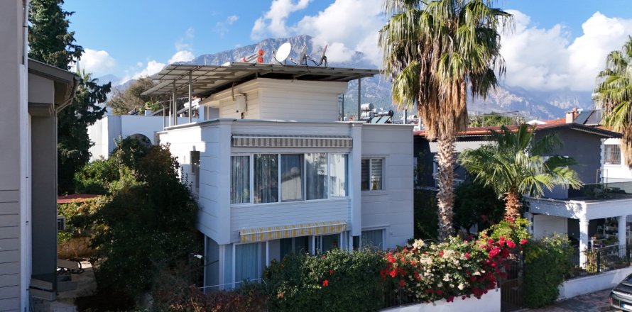 ویلا در Kemer ، ترکیه 5 خوابه ، 215 متر مربع. شماره 215587