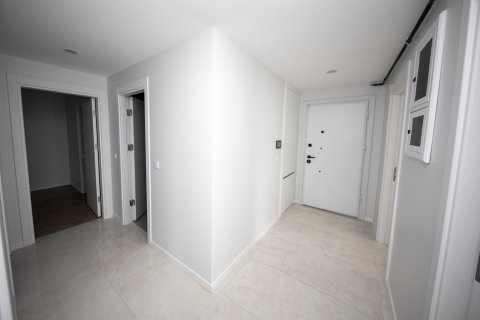 Продажа квартиры  в Бейликдюзю, Стамбуле, Турция 3+1, 117м2, №223144 – фото 3