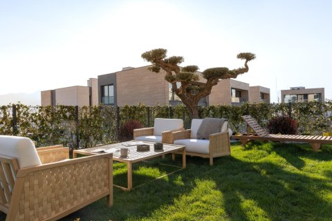 ویلا در  Kemalpasa ، ترکیه 285 متر مربع.  شماره 223278