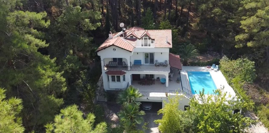 ویلا در  Fethiye ، ترکیه 3 خوابه ، 363 متر مربع.  شماره 212145