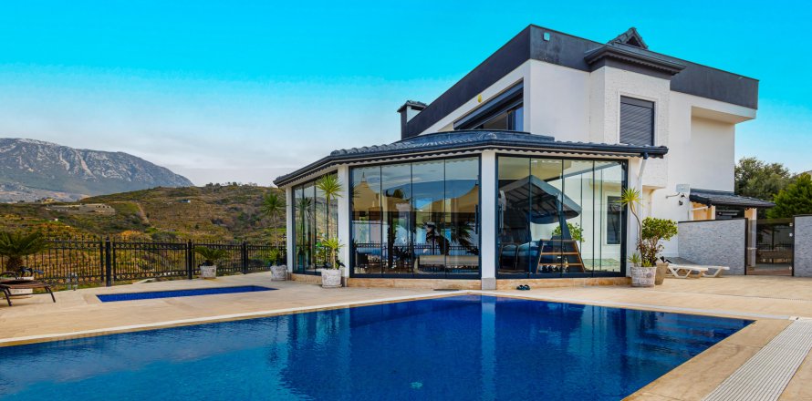 ویلا در  Alanya ، ترکیه 6 خوابه ، 400 متر مربع.  شماره 219176