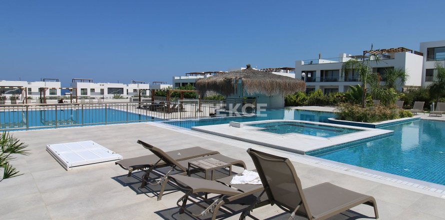 1+1 Apartment in Girne, Northern Cyprus No. 237956