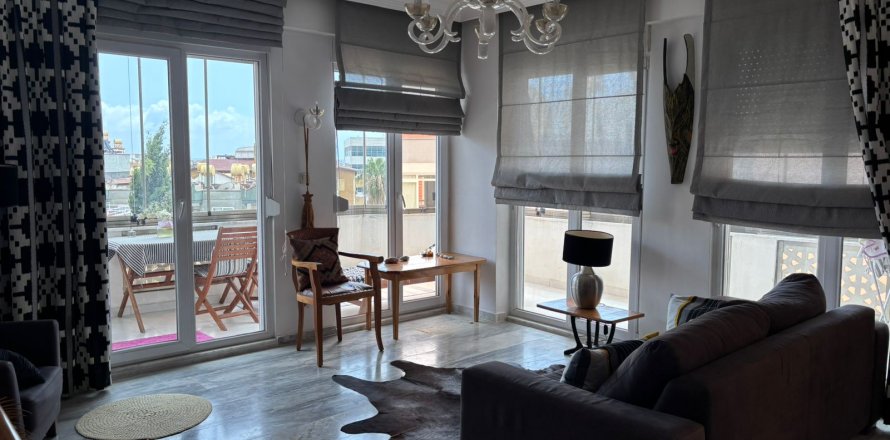 2+1 Apartment in Alanya, Antalya, Turkey No. 215289
