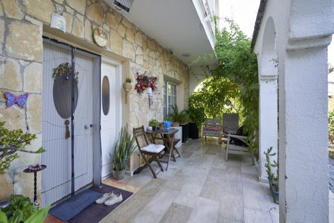 ویلا در  Lapta ، ترکیه 3 خوابه ، 600 متر مربع.  شماره 214618 - 26