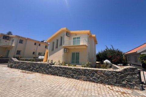 Продажа виллы  в Каршияке, Гирне, Северный Кипр 3+1, 400м2, №214621 – фото 1