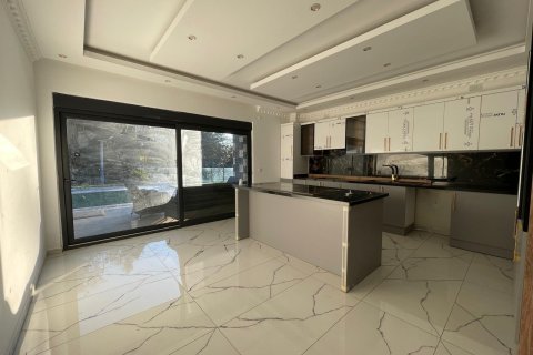 Villa for sale  in Alanya, Antalya, Turkey, 5 bedrooms, 250m2, No. 217766 – photo 3