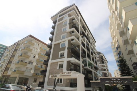 1+1 Apartment  in Mahmutlar, Antalya, Turkey No. 237948