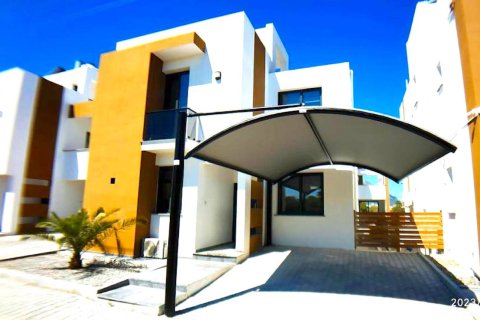 Продажа виллы  в Алсанджаке, Гирне, Северный Кипр 4+1, 250м2, №214632 – фото 1