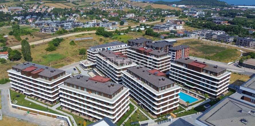 4+1 Apartment  in Yalova, Turkey No. 82097