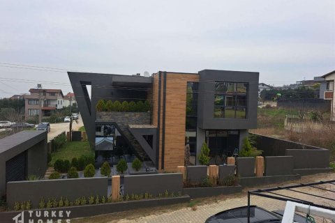 4+1 Villa  in Yalova, Turkey No. 233350