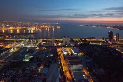 ملک تجاری در Izmir ، ترکیه 180 متر مربع. شماره 234259 - 2