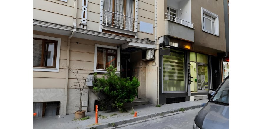 2+1 Apartment in Besiktas, Istanbul, Turkey No. 215060