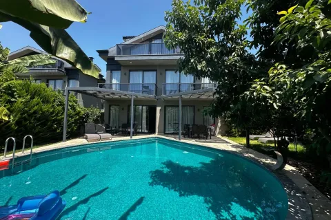 آپارتمان در  Avsallar ، ترکیه 4 خوابه ، 220 متر مربع.  شماره 223979