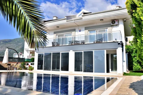 آپارتمان در  Avsallar ، ترکیه 4 خوابه ، 691 متر مربع.  شماره 223982