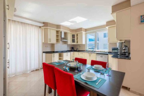 آپارتمان در  Mahmutlar ، ترکیه 3 خوابه ، 205 متر مربع.  شماره 218246 - 2