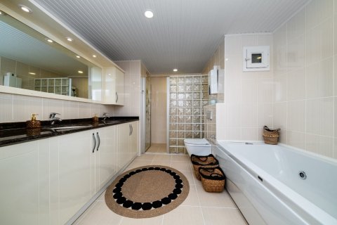 Аренда квартиры в Аланье, Анталье, Турция 3+1, 160м2, №216696 – фото 13
