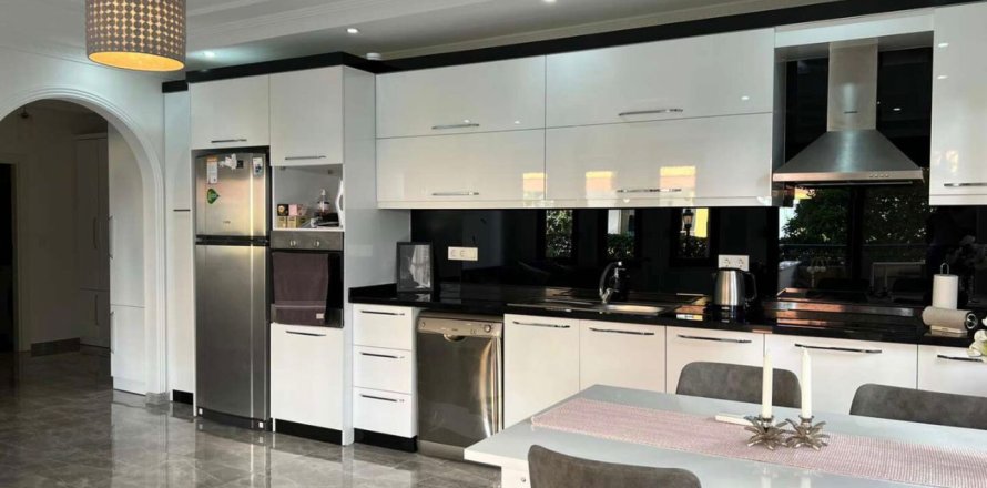 2+1 Lägenhet  i Oba, Antalya, Turkiet Nr. 223295