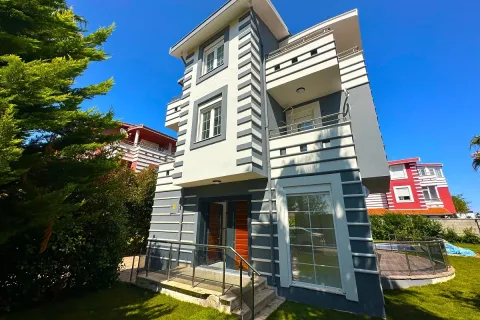 آپارتمان در  Dosemealti ، ترکیه 4 خوابه ، 408 متر مربع.  شماره 223776