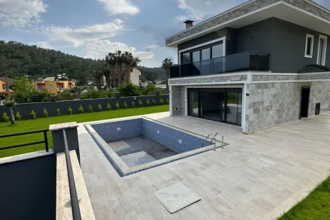 آپارتمان در  Aegean Region ، ترکیه 4 خوابه ، 605 متر مربع.  شماره 223774