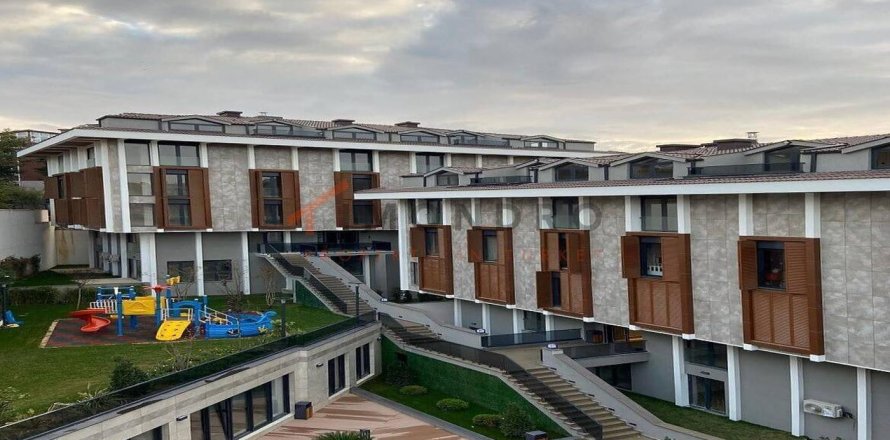 3+1 Apartment in Üsküdar, Istanbul, Turkey No. 215713