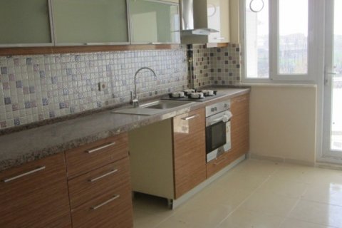 2+1 Lägenhet  i Bayrampasa, Istanbul, istanbul, Turkiet Nr. 228998 - 2