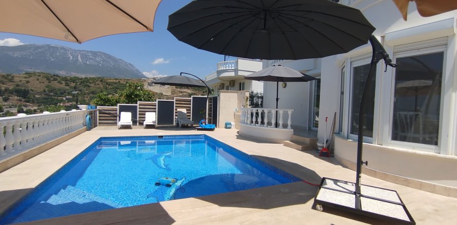 ویلا در  Alanya ، ترکیه 4 خوابه ، 250 متر مربع.  شماره 217468