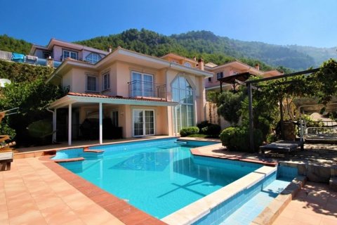 Villa for sale  in Tepe, Alanya, Antalya, Turkey, 4 bedrooms, 270.0m2, No. 213573 – photo 1