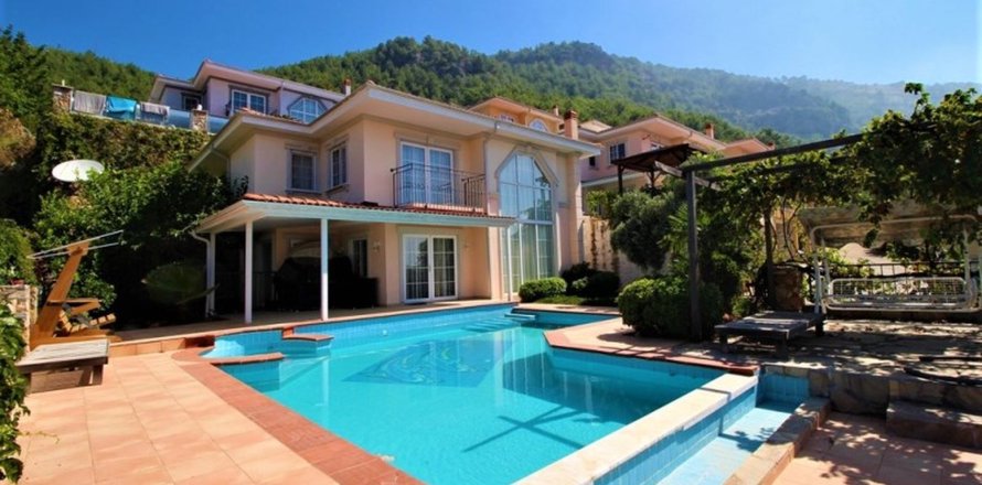 4+1 Villa  in Tepe, Alanya, Antalya, Turkey No. 213573