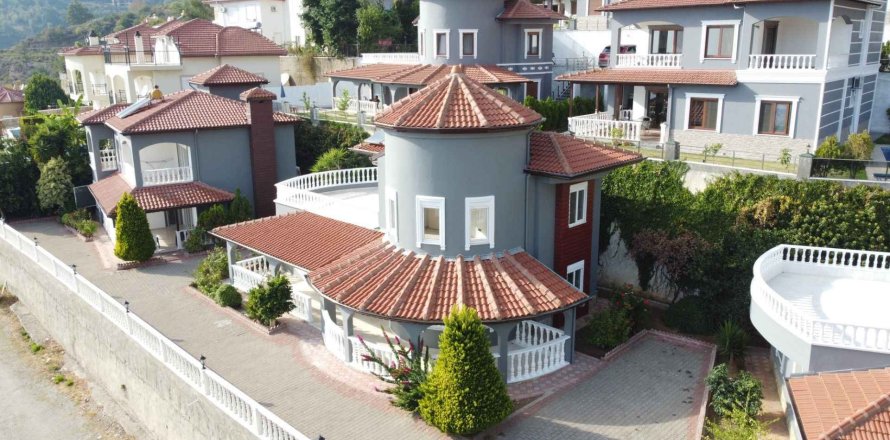 3+1 Villa  in Tepe, Alanya, Antalya, Turkey No. 213572