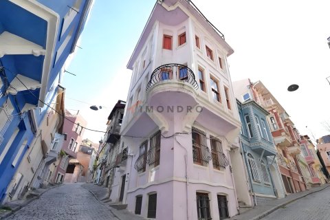 Apartment for sale in Fatih, Istanbul, Turkey, 2 bedrooms, 200m2, No. 237760 – photo 1