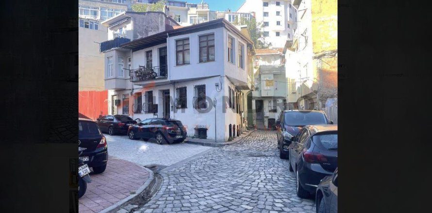 3+1 Apartment in Fatih, Istanbul, Turkey No. 237764