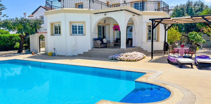 Villa   Esentepe, Girne,  №232127