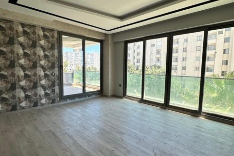 4+1 Apartment in Mezitli, Mersin, Turkey No. 230483
