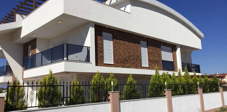 5+1 Villa in Antalya, Turkey No. 233650