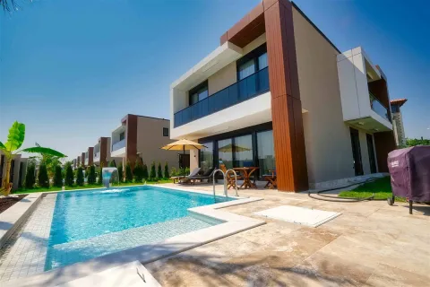 آپارتمان در  Aegean Region ، ترکیه 4 خوابه ، 450 متر مربع.  شماره 223938