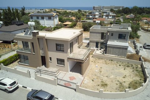 Villa for sale  in Catalkoy, Girne, Northern Cyprus, 4 bedrooms, 220m2, No. 214381 – photo 1