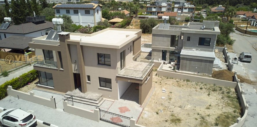 4+1 Villa  in Catalkoy, Girne, Northern Cyprus No. 214381