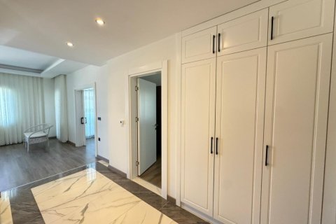 Аренда квартиры  в Аланье, Анталье, Турция 5+1, 350м2, №216554 – фото 16