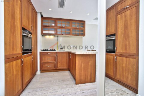 1+1 Wohnung  in Besiktas, Istanbul, Türkei Nr. 213314 - 6