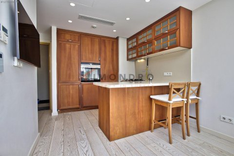 1+1 Wohnung  in Besiktas, Istanbul, Türkei Nr. 213314 - 5