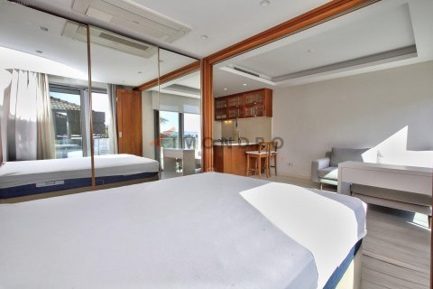 1+1 Wohnung  in Besiktas, Istanbul, Türkei Nr. 213314 - 12