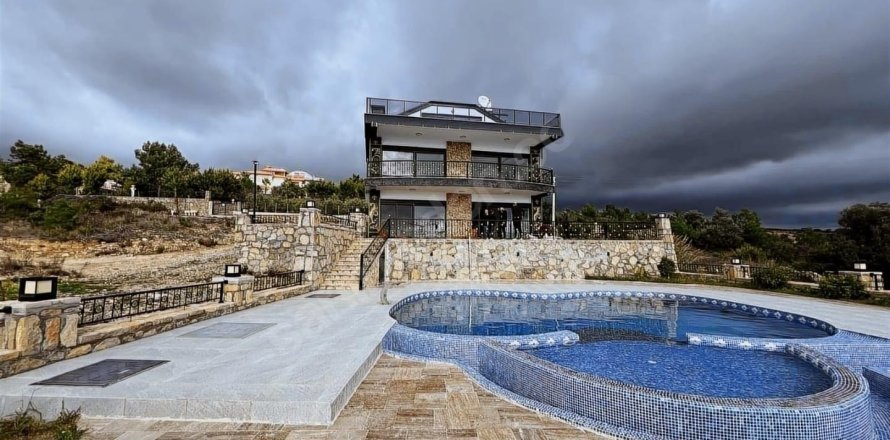 7+1 Villa  in Incekum, Antalya, Turkey No. 221391
