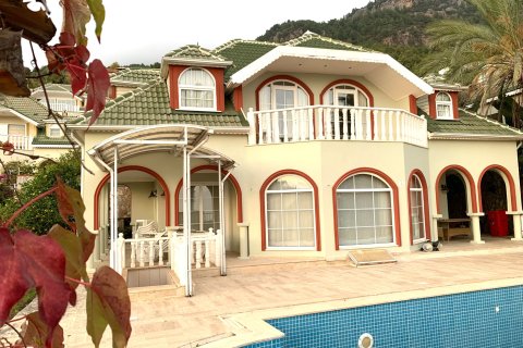 ویلا در  Alanya ، ترکیه 6 خوابه ، 560 متر مربع.  شماره 217652